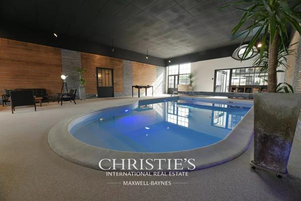 Longère rénovée avec piscine intérieure à proximité de La Rochelle – L’HOUMEAU