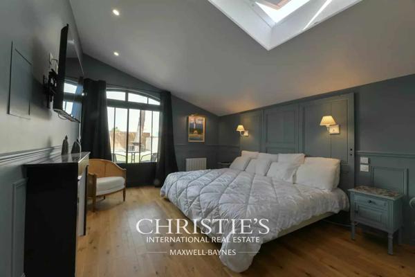 Longère rénovée avec piscine intérieure à proximité de La Rochelle – L’HOUMEAU