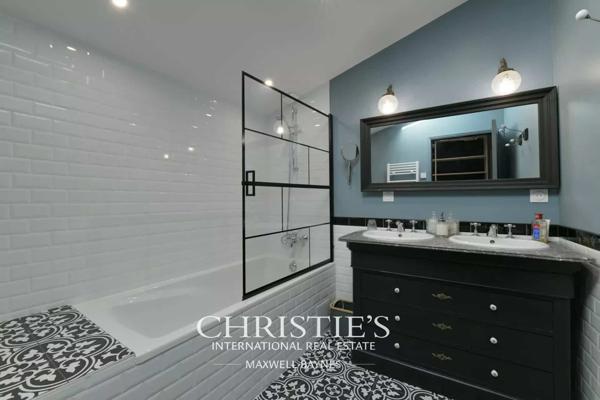 Longère rénovée avec piscine intérieure à proximité de La Rochelle – L’HOUMEAU