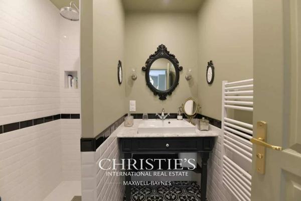 Longère rénovée avec piscine intérieure à proximité de La Rochelle – L’HOUMEAU