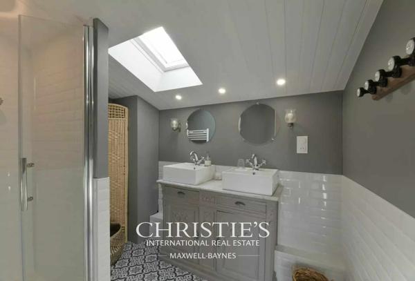 Longère rénovée avec piscine intérieure à proximité de La Rochelle – L’HOUMEAU