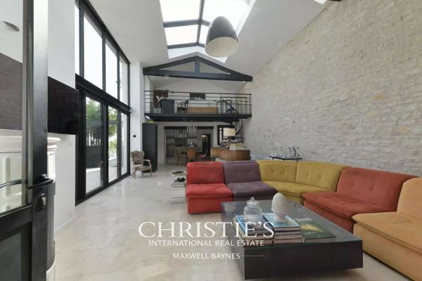 Longère rénovée avec piscine intérieure à proximité de La Rochelle – L’HOUMEAU