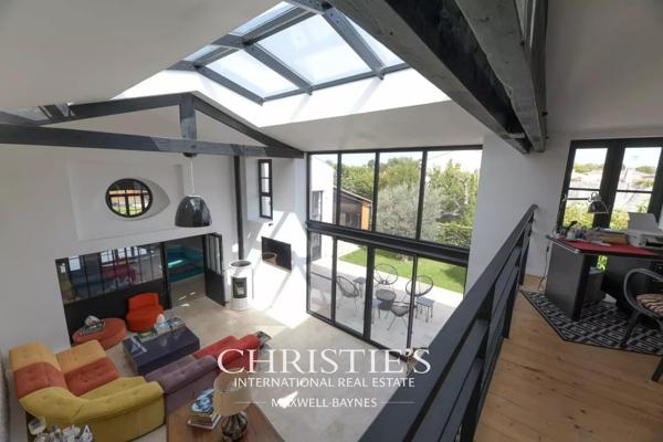 Longère rénovée avec piscine intérieure à proximité de La Rochelle – L’HOUMEAU