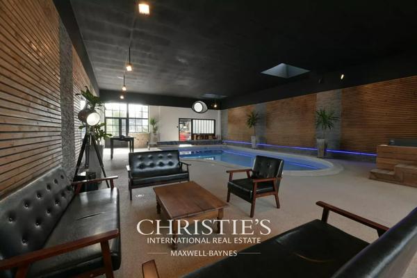 Longère rénovée avec piscine intérieure à proximité de La Rochelle – L’HOUMEAU