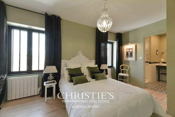 Longère rénovée avec piscine intérieure à proximité de La Rochelle – L’HOUMEAU