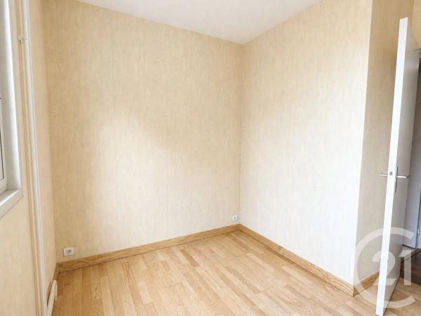 Appartement F3 Bis à vendre  4 pièces - 98,20 m 2   LA ROCHE SUR YON  - 85