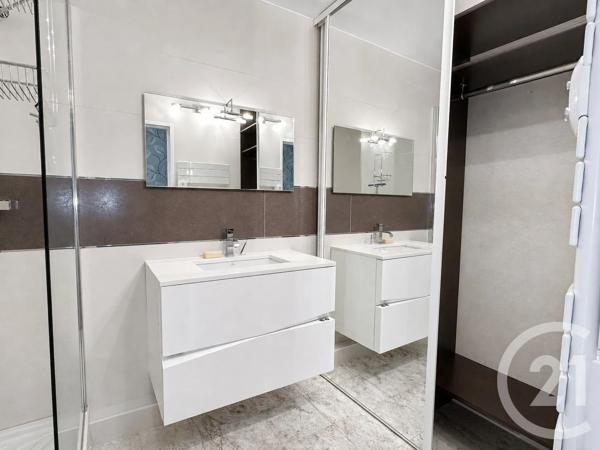 Appartement F3 Bis à vendre  4 pièces - 98,20 m 2   LA ROCHE SUR YON  - 85