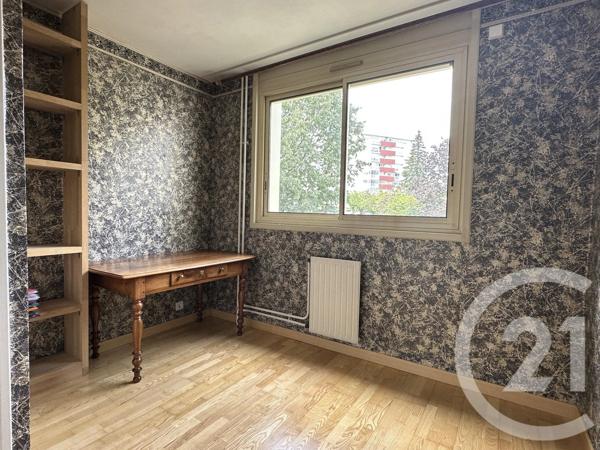 Appartement F3 Bis à vendre  4 pièces - 98,20 m 2   LA ROCHE SUR YON  - 85