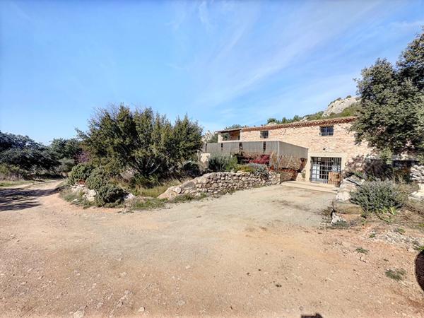 Mas de charme à Mouriès, 180 m² avec vue sur les Alpilles et 6 hectares d'oliviers cultivés en bio