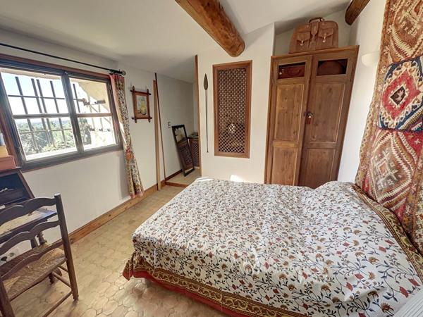 Mas de charme à Mouriès, 180 m² avec vue sur les Alpilles et 6 hectares d'oliviers cultivés en bio