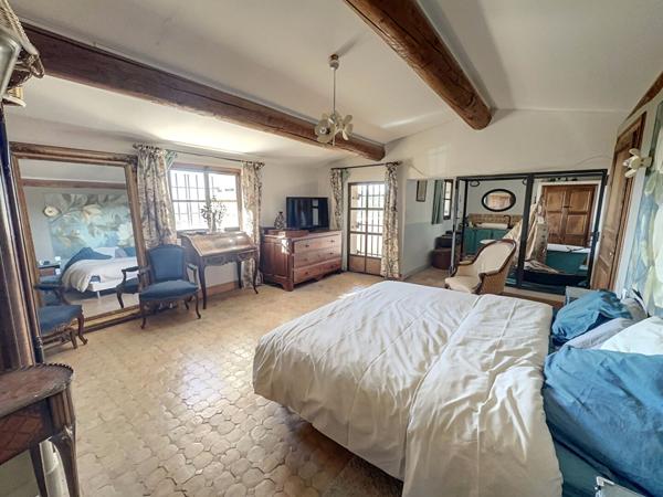 Mas de charme à Mouriès, 180 m² avec vue sur les Alpilles et 6 hectares d'oliviers cultivés en bio