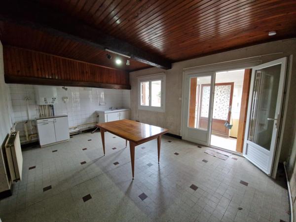 Maison de 81 m², garage 40 m² et jardin de 453 m²