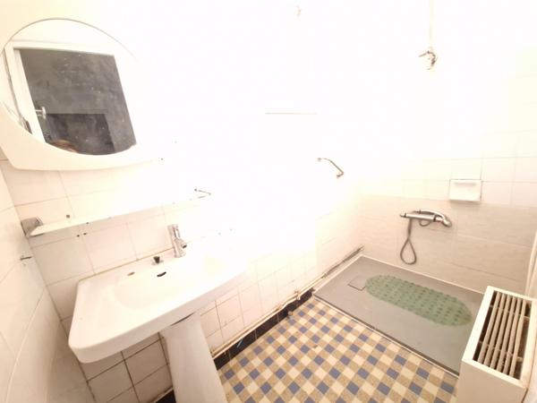 Maison de 81 m², garage 40 m² et jardin de 453 m²