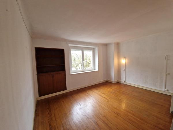 Maison de 81 m², garage 40 m² et jardin de 453 m²