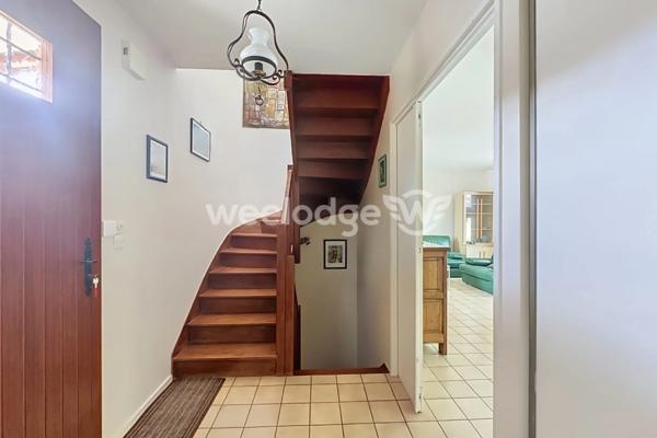 Maison à vendre 6 pièces de 123,77 m² à Jouy-le-Moutier