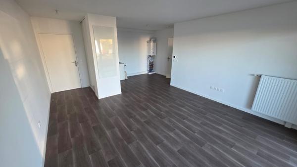 Poitiers (86000) POITIERS - T2 NEUF de 45 m2 avec jardin de 55 m2 et une place de parking