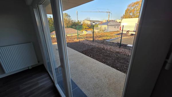 Poitiers (86000) POITIERS - T2 NEUF de 45 m2 avec jardin de 55 m2 et une place de parking