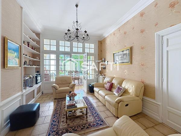 MAISON BOURGEOISE LENS