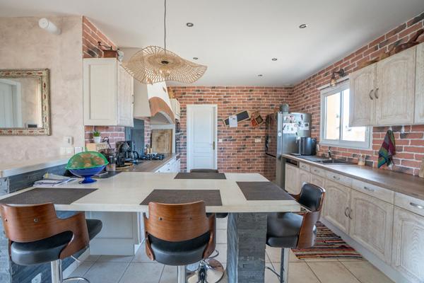 Maison Maison en très bon état - 5 chambres - Parcelle arborée de 1 994m² 140.13 m²