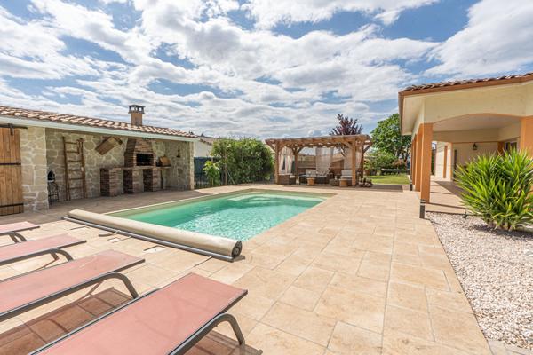 Maison Maison en très bon état - 5 chambres - Parcelle arborée de 1 994m² 140.13 m²