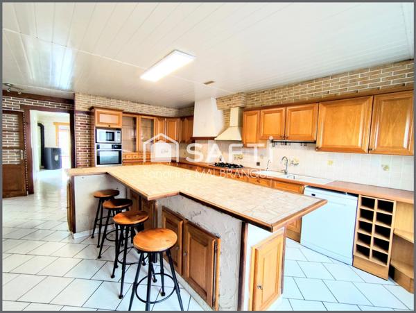 Maison individuelle de semi plain pied plus de 119m2 de semi plain pied,4 chambres, jardin clos et garage