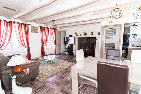 Laguiole (12210) A 15mn de Laguiole, superbe maison traditionnelle entièrement rénovée, au coeur de l'Aubrac