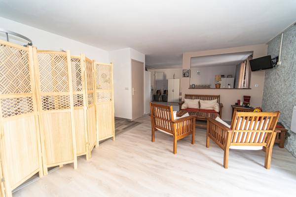 Laguiole (12210) A 15mn de Laguiole, superbe maison traditionnelle entièrement rénovée, au coeur de l'Aubrac