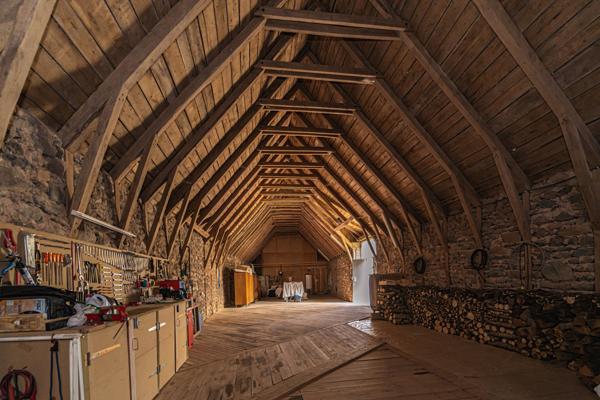 Laguiole (12210) A 15mn de Laguiole, superbe maison traditionnelle entièrement rénovée, au coeur de l'Aubrac