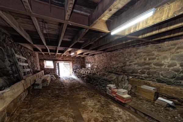 Laguiole (12210) A 15mn de Laguiole, superbe maison traditionnelle entièrement rénovée, au coeur de l'Aubrac