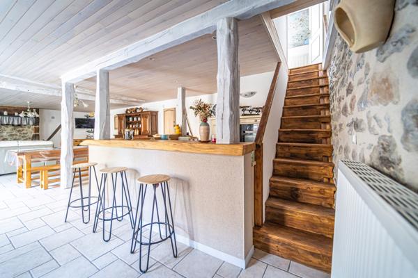 Laguiole (12210) A 15mn de Laguiole, superbe maison traditionnelle entièrement rénovée, au coeur de l'Aubrac