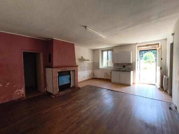 GUIPRY-MESSAC 35480 - Maison d'habitation 2 p, 1 chambre et dépendance sur terrain de 9600 m²