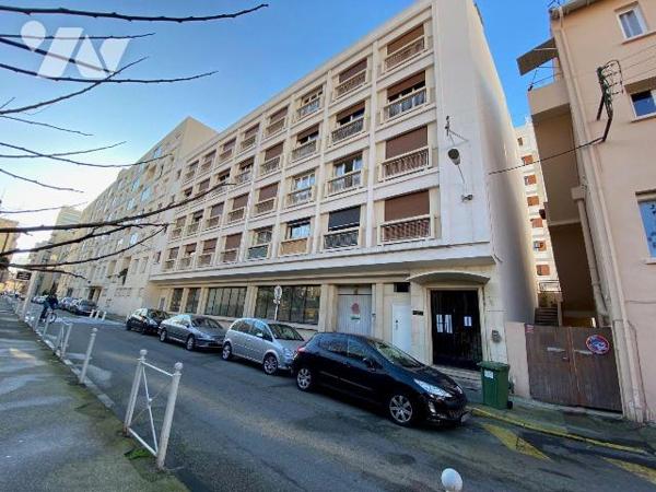 A VENDRE/APPARTEMENT/TOULON : quartier Saint Roch, proche toutes commodités, T1 sis au deuxième...
