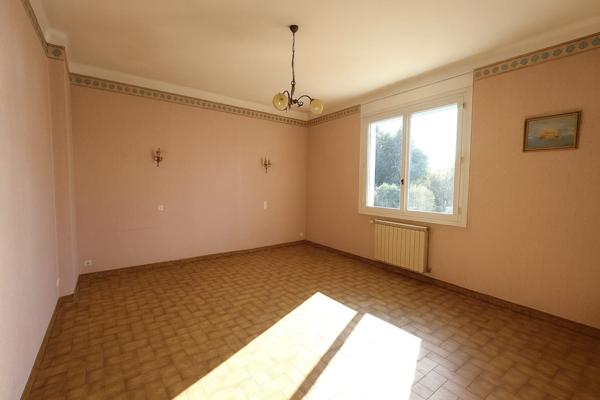 Brignoles (83170) VILLA BRIGNOLES - 204 m² Habitables - 5000 m² terrain - Piscine - Garage