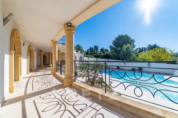 Villa d'exception de 430m2 avec ascenseur, hammam & spa