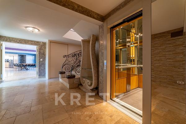 Villa d'exception de 430m2 avec ascenseur, hammam & spa