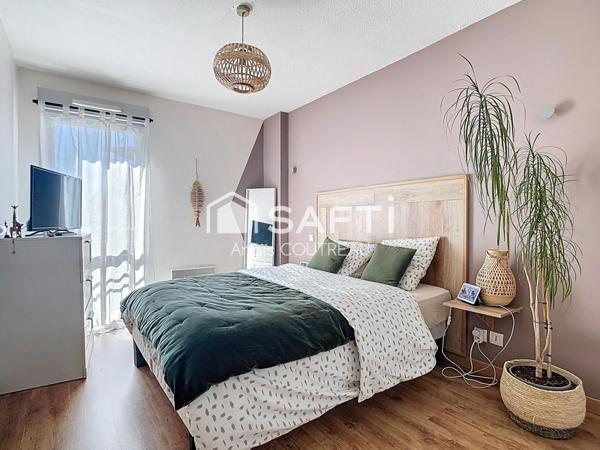 CHARMANT APPARTEMENT RÉNOVÉ AVEC GOÛT DANS ENVIRONNEMENT CALME