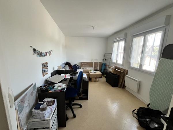 Appartement à louer 655 € CC Saumur 3 p 73 m² DPE D
