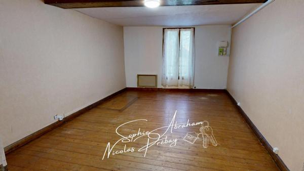 Bien atypique au coeur de Janville