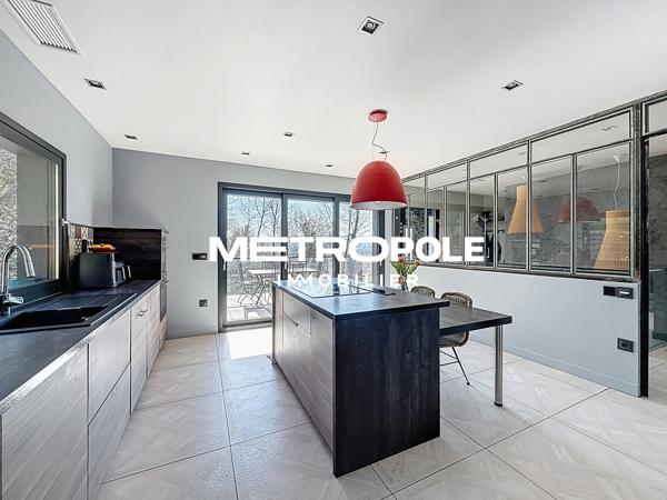 Villa 6 pièce(s) 4 chambre(s) 268 m²