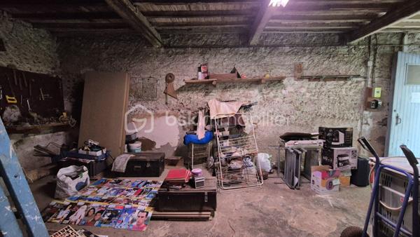 A VENDRE MAISON DE VILLAGE DE 58M² A POLLESTRES - CENTRE VILLE - PROCHE DE TOUS LES COMMERCES - DEUX CHAMBRES - COMBLES AMENAGEABLES - CAVE - GARAGE.
Cette maison en deux faces, vous offre un énorme potentiel en terme de volumes avec travaux.

Elle se compose en rez-de-chaussée d'un garage de 37m² permettant le stockage mais aussi le stationnement 2 roues, avec un accès direct à une cave de 29m², d'une salle d'eau et d'un toilette indépendant.
Le premier étage se compose de l'espace de vie avec un salon-séjour, une cuisine ouverte équipée de son poele à bois, de deux chambres et d'un toilette indépendant.
Le deuxième et dernier étage propose un potentiel exceptionnel avec ses combles aménageables de 36m².

Cette maison, au cachet exceptionnel, sera idéale pour un investissement locatif, et parfaite pour une résidence principale ou secondaire, selon vos gouts et vos envies de travaux.
Je reste à votre disposition pour toutes informations.