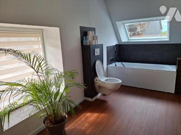 A Vendre, sur l'axe ERNEE / FOUGERES (53220), en Mayenne. Maison rurale, comprenant : - au rez ...