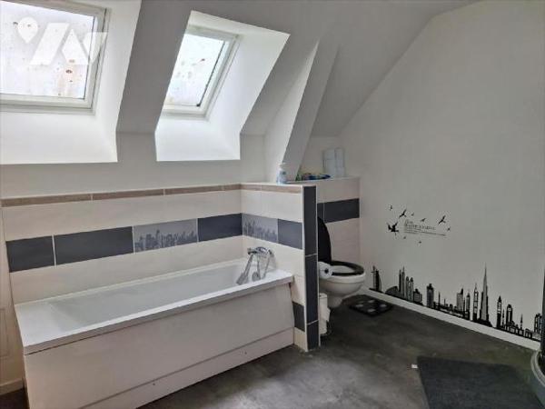 A Vendre, sur l'axe ERNEE / FOUGERES (53220), en Mayenne. Maison rurale, comprenant : - au rez ...