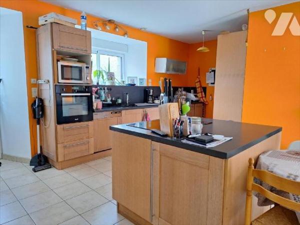 A Vendre, sur l'axe ERNEE / FOUGERES (53220), en Mayenne. Maison rurale, comprenant : - au rez ...