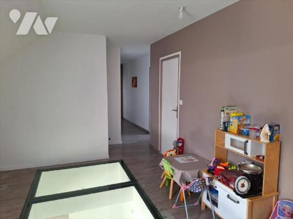 A Vendre, sur l'axe ERNEE / FOUGERES (53220), en Mayenne. Maison rurale, comprenant : - au rez ...