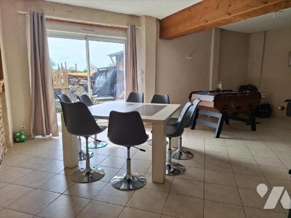 A Vendre, sur l'axe ERNEE / FOUGERES (53220), en Mayenne. Maison rurale, comprenant : - au rez ...