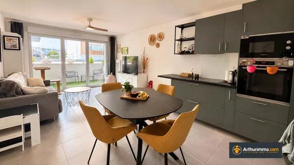 Vente                                                      Appartement
                        
                     2 pièces                      45 m2                     à Nice