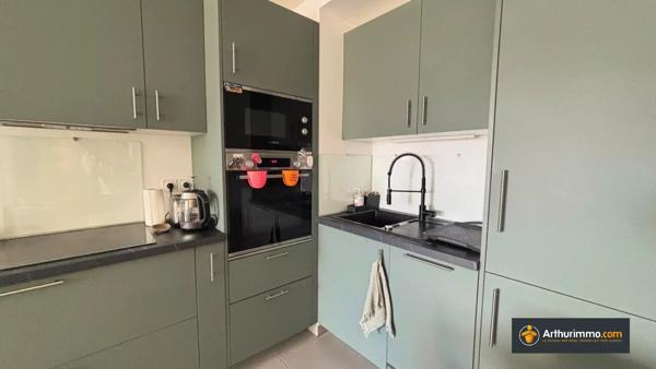 Vente                                                      Appartement
                        
                     2 pièces                      45 m2                     à Nice