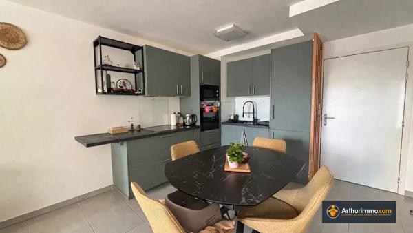 Vente                                                      Appartement
                        
                     2 pièces                      45 m2                     à Nice