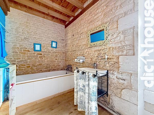 Charmante maison en pierre de 128 m² à Reviers