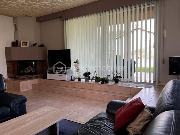 Maison où le seul problème sera de choisir où se détendre !

Au programme :
 Une piscine pour se rafraîchir l'été (et impressionner les voisins avec votre plus beau plongeon).
 3 chambres pour accueillir toute la famille, les amis... ou enfin avoir ce bureau dont vous parlez depuis des années.
 2 terrasses parce qu'une seule, c'est tellement classique : café au soleil le matin, apéro au coucher du soleil le soir.
 Un grand sous-sol où vous pourrez garer vos véhicules, créer un atelier, une salle de sport, une salle de jeux... ou simplement y stocker tous les cartons que vous n'avez jamais ouverts depuis votre dernier déménagement.

Spacieuse, conviviale et prête à accueillir de nouveaux souvenirs, cette maison est l'endroit idéal pour profiter de chaque saison dans un cadre agréable.

Alors, si vous cherchez une maison où il fait bon vivre et où le plus gros dilemme sera de savoir si vous passez l'après-midi au bord de la piscine ou sur la terrasse, ne laissez pas cette opportunité vous filer sous le nez !

Une visite, et vous risquez fort de ne plus vouloir repartir…
Contactez- moi au au 07.80.48.01.50  ou par mail s.heral@bskimmobilier.com